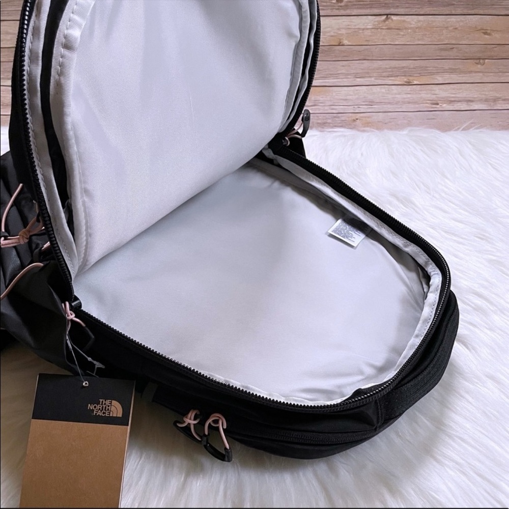 The North Face Women’s Borealis 27 Liter Backpack - Picture 7 of 10